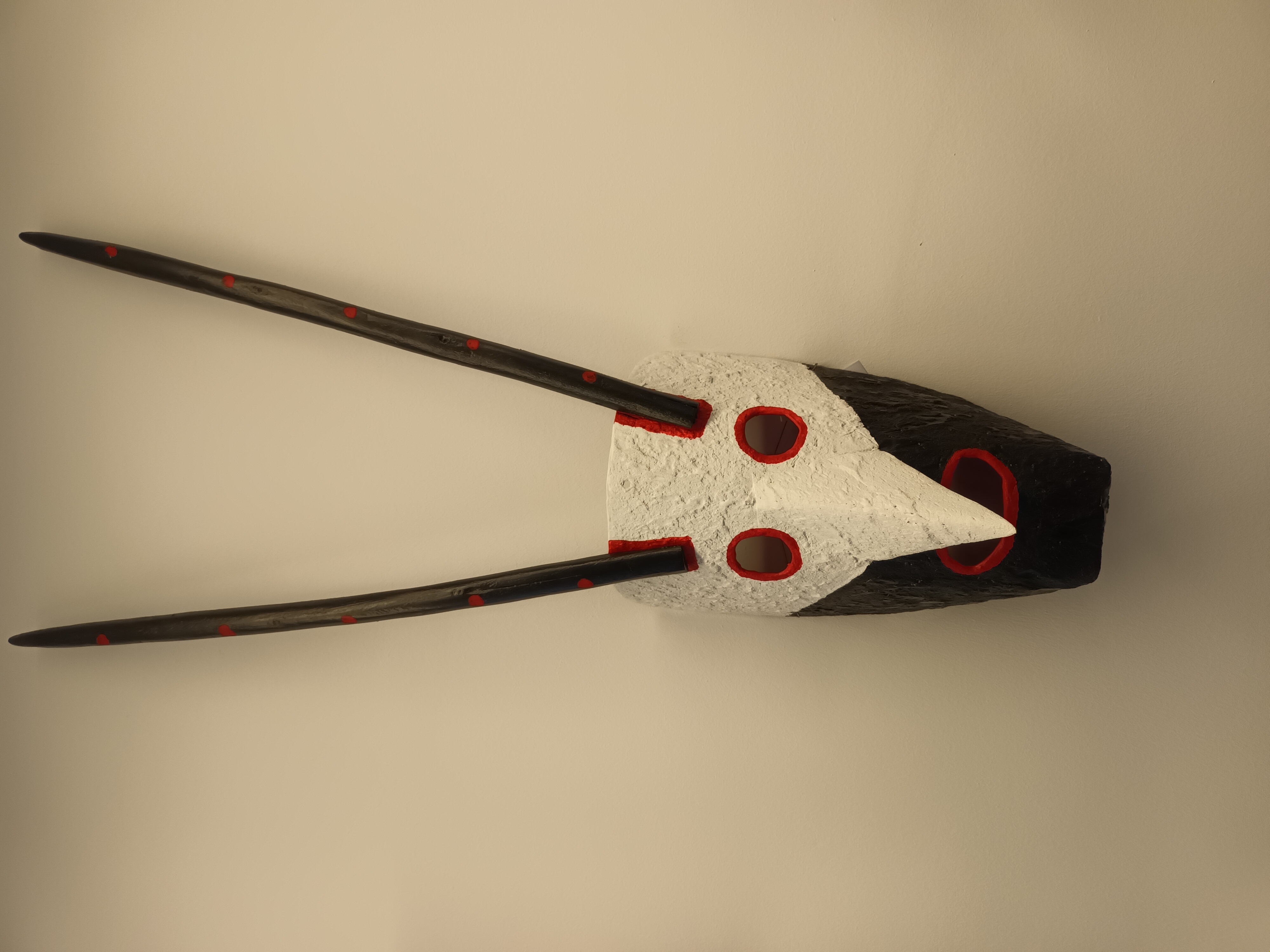 Máscara de altos cornos